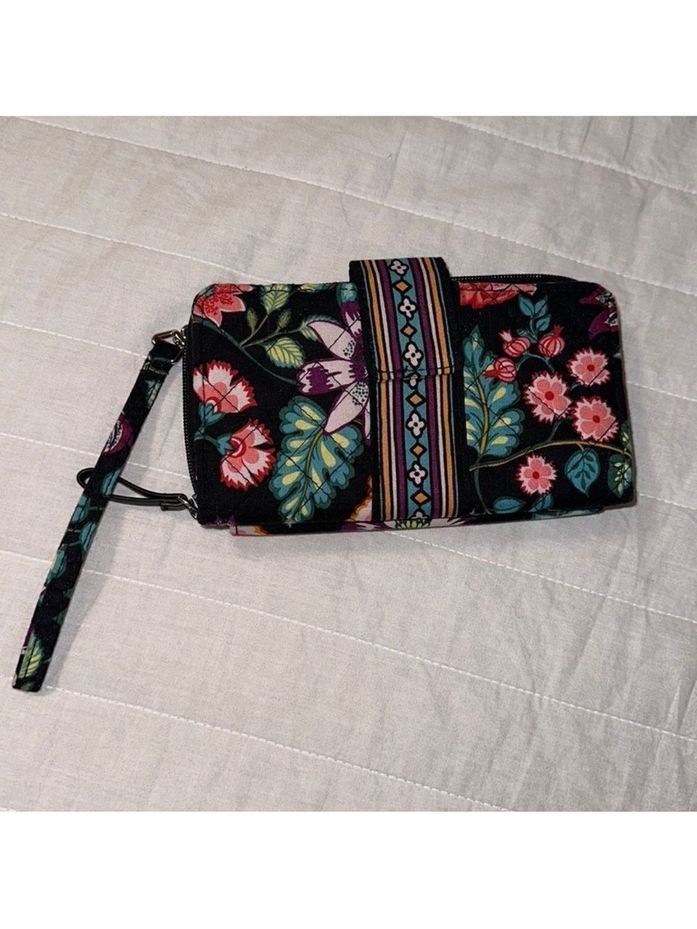 Vera Bradley Iconic RFID Black Multi Quilted Wallet Wristlet Vines Floral